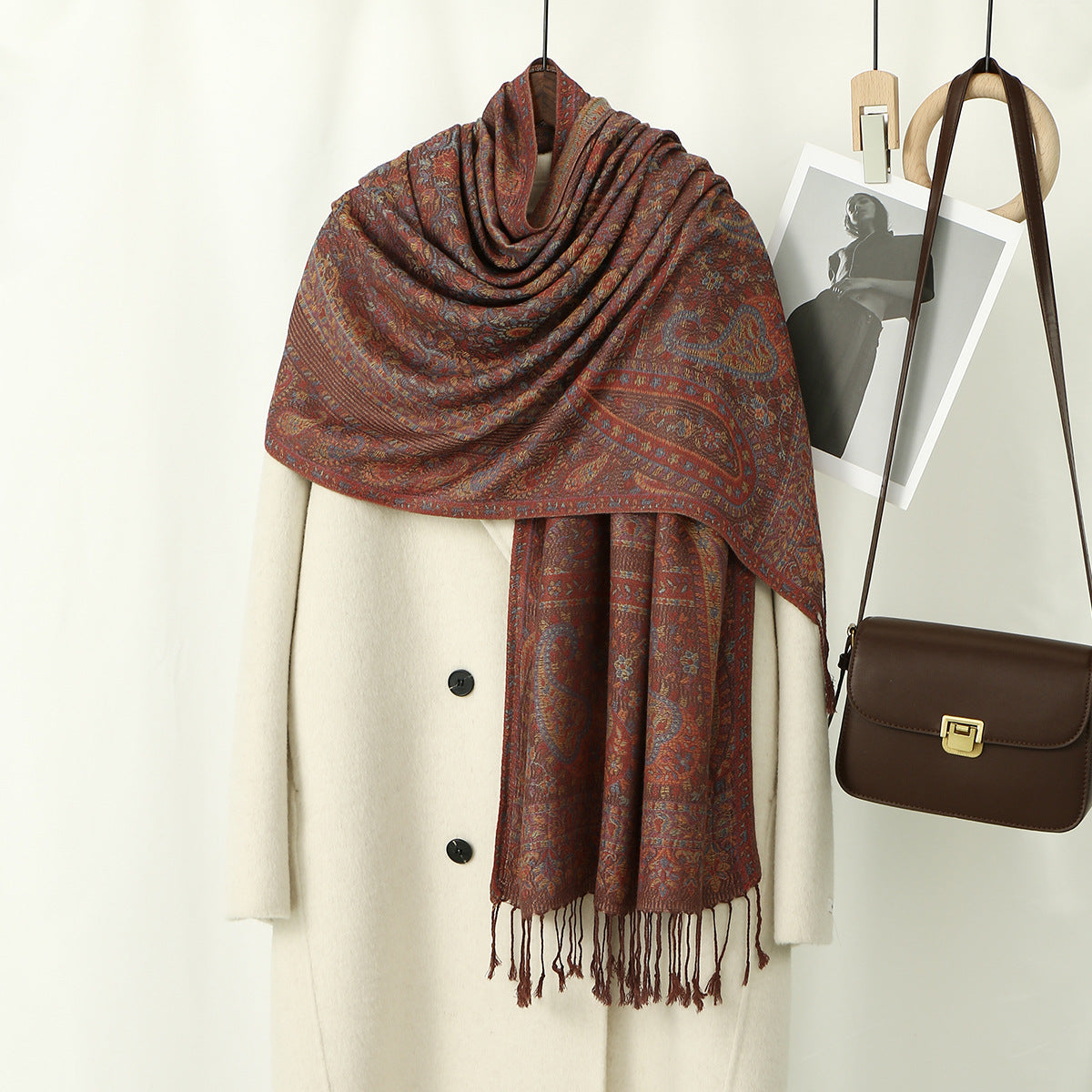 🧣✨ Șal Jacquard cu Imprimeu Cashew și Ciucuri